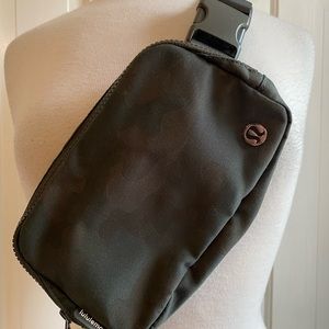Lululemon Olive Camo Everywhere Belt Bag - Only Used Once - Great Condition